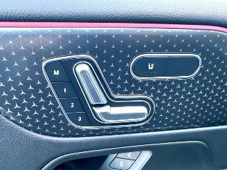 Mercedes B-klasse 250e 163pk aut + f1 Lux Line - pano - nap - 1e eig - widescreen - sfeerverl - leer - memory l+r picture 15