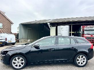 Vaurioauto  passenger cars Volvo V-60 1.6 T3 150pk automaat Momentum 2015/5