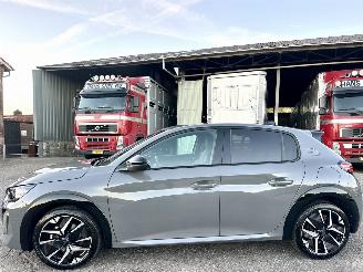 skadebil auto Peugeot 208 1.2 Hybrid 136pk aut + f1 GT-Line - 7451km nap - 2025/12