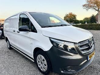 Mercedes Vito 111 CDI 114pk 6-bak Lang - nap - 1e eig - 3pers - navi - camera - airco - trekh - euro6 - licht + regens picture 4