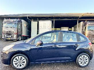 Damaged car Citroën C3 1.2 82pk PureTech Collection - pano - 90dkm nap - navi - clima - cruise - pdc - 4x elektr ramen 2015/6