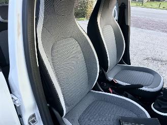 Renault Twingo 1.0 SCe 71pk Collection - 13dkm nap - 1e eig - airco - cruise - elektr pakket - led - aux - usb picture 14
