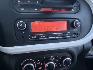 Renault Twingo 1.0 SCe 71pk Collection - 13dkm nap - 1e eig - airco - cruise - elektr pakket - led - aux - usb picture 21