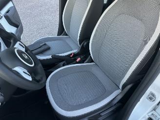 Renault Twingo 1.0 SCe 71pk Collection - 13dkm nap - 1e eig - airco - cruise - elektr pakket - led - aux - usb picture 16