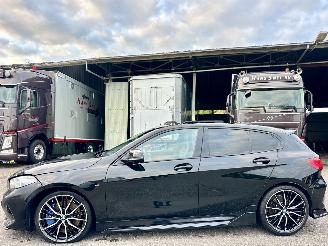 Voiture accidenté BMW 1-serie M135i xDrive 306pk aut + f1 High Exe M-Sport Performance - pano - nap - hud - harman/kardon - keyless - kuipstoelen 2021/5