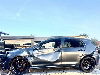 krockskadad bil auto Volkswagen Golf GTE 1.4 TSI PHEV 2017/1