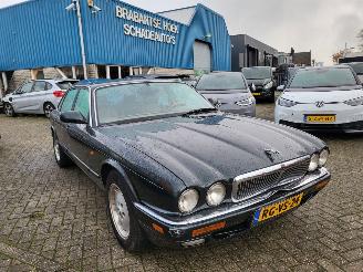 dommages Jaguar XJ EXECUTIVE 3.2 orgineel in nederland gelevert met N.A.P