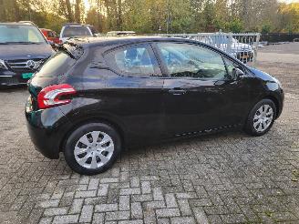 Peugeot 208 1.0 VTi Access COOL  2E eigenaar motor loopt op 2 cil ,rijdt nog wel (ZIE 3E FOTO) picture 15