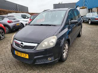 damaged passenger cars Opel Zafira ZAFIRA 7 zitplaatsen 1.6  105 pk 2008/1