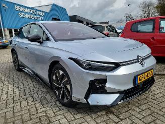 Damaged car Volkswagen ID.7 Pro S Business 86 kWh accu, 210 kW / 286 pk trek haak range 700 km 2024/10