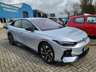 Auto incidentate Volkswagen ID.7 Pro S Business 86 kWh accu, 210 kW / 286 pk trek haak range 700 km 2024/10