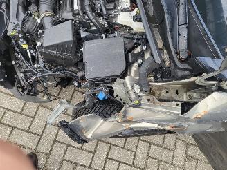 krockskadad bil auto Toyota Yaris automaat 1.5 Hybrid Dynamic 2021/1