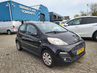 skadebil auto Peugeot 107 Peugeot 107 1.0 Active goed rijden en goede airco 2012/4