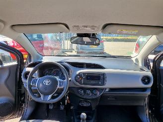 Toyota Yaris 1.0 VVT-i Active  Cool 5drs  rijdbaar picture 4