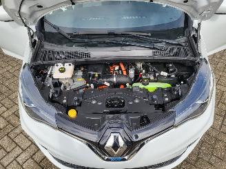 Renault Zoé incl accu INTENSE  51 KW met CCS lader  8000 km GEEN SCHADE technisch probleem picture 13