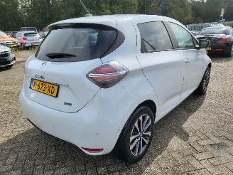 Renault Zoé incl accu INTENSE  51 KW met CCS lader  8000 km GEEN SCHADE technisch probleem picture 8