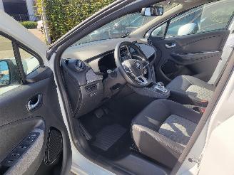 Renault Zoé incl accu INTENSE  51 KW met CCS lader  8000 km GEEN SCHADE technisch probleem picture 6