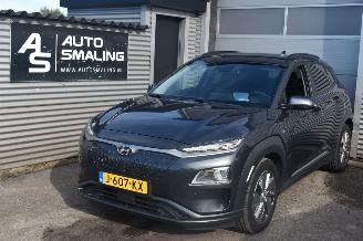 Unfallwagen Hyundai Kona 64Kwh Premium 204Pk SOH 100% Fase 3 *Navi/Clima/Camera/Leder/Stoelverwarming 2020/9