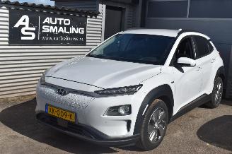 damaged passenger cars Hyundai Kona 64kwh premium 204Pk *Navi/Clima/Camera/Leder/stoelverwarming 2019/1