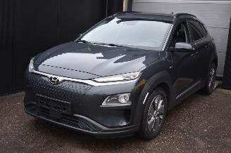 Vaurioauto  passenger cars Hyundai Kona 64Kwh Premium 204Pk *Navi/Clima/Camera/Leder/Stoelverwarming 2021/5