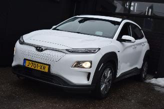 damaged passenger cars Hyundai Kona 64Kwh Fashion 204Pk 3Fase 100% Soh *Navi/Clima/Camera 2020/12