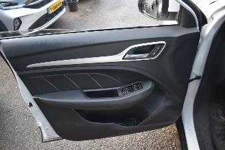 MG ZS EV 45kwh Luxury 143Pk *Navi/Clima/Camera/Leder/Panorama/Stoelverwarming picture 13