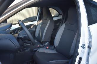 Toyota Aygo X 1.0 VVT-i S-CVT Play 72Pk *Airco/Camera picture 5