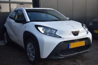 Toyota Aygo X 1.0 VVT-i S-CVT Play 72Pk *Airco/Camera picture 2