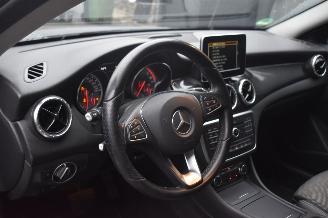 Mercedes Cla-klasse 200 D Ambition 136Pk *Navi/Clima picture 8