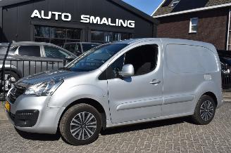 krockskadad bil bedrijf Peugeot Partner 1.6 Vti 98Pk 120 Pro L1 *Airco/Navi/Camera 2018/8