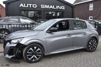 skadebil auto Peugeot 208 1.2 Hybrid 101Pk e-DCS6 Style *Navi/Clima 2024/11