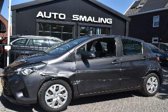 krockskadad bil auto Toyota Yaris 1.5 Hybrid Aspiration 75Pk *Navi/Clima/Camera 2017/8