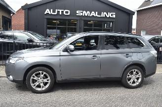 Unfallwagen Mitsubishi Outlander 2.0 Intense+ 150Pk 2WD 7 personen *Navi/Clima/Camera 2024/1