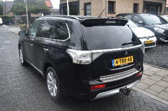 Mitsubishi Outlander 2.0 Phev Instyle 121Pk *Navi/Clima/Camera/Leder/Stoelverwarming picture 4