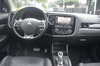 Mitsubishi Outlander 2.0 Phev Instyle 121Pk *Navi/Clima/Camera/Leder/Stoelverwarming picture 9