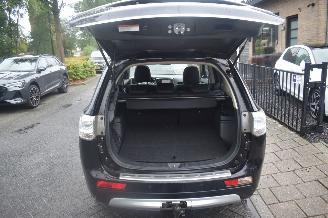 Mitsubishi Outlander 2.0 Phev Instyle 121Pk *Navi/Clima/Camera/Leder/Stoelverwarming picture 12