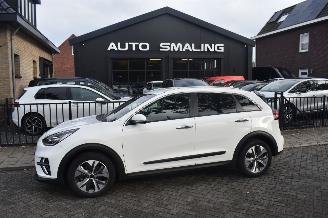 Coche accidentado Kia Niro 64Kwh Executiveline 204Pk 3Fase *Navi/Clima/Camera/Leder 2020/12