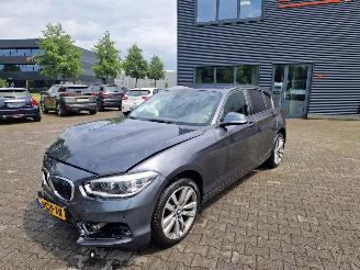 krockskadad bil bromfiets BMW 1-serie 118i SPORT / AUTOMAAT 47DKM 2019/3