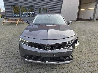 Opel Astra 1.2 81KW / CAMERA/ STUUR &STOELVERW picture 3