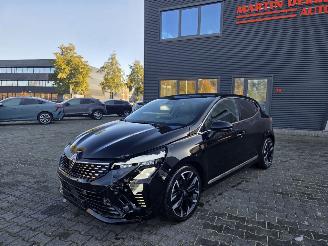 damaged passenger cars Renault Clio TECHNO 67kw  NAVI / CAMERA 2024/2