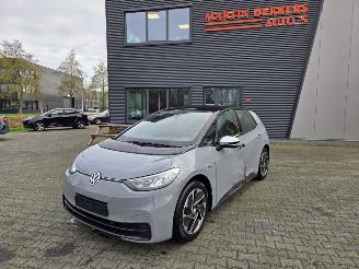 uszkodzony samochody osobowe Volkswagen ID.3 Pro Performance 1ST 62kWh 150 KW 204pk / ACC / 18\" Lmv 2020/9