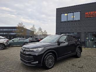 Schadeauto Volkswagen Tiguan IQ / AUTOMAAT / LEER / PANODAK / 18 DKM 2024/5