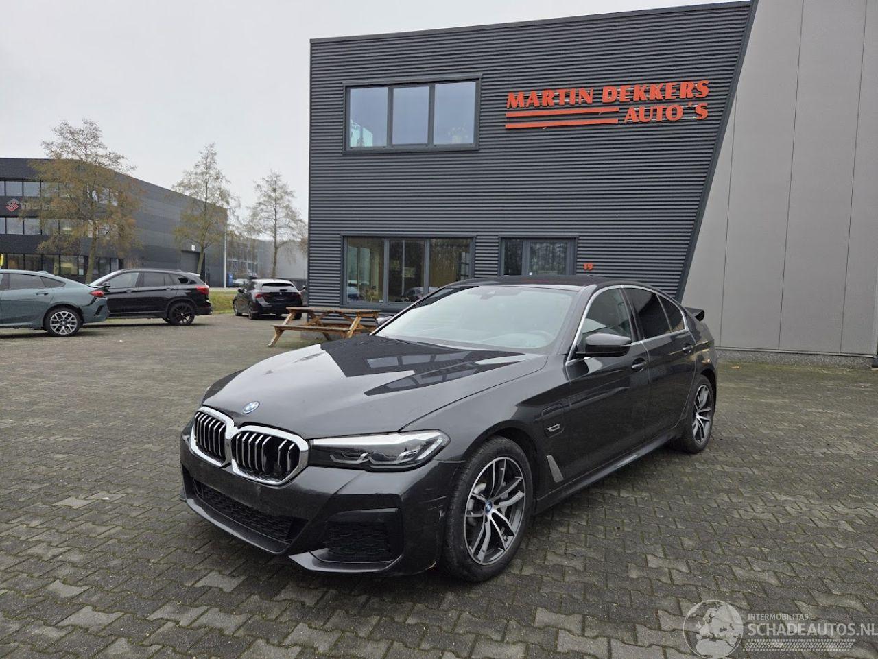 BMW 5-serie 530e PLUG-IN  215KW  / M-SPORT  /  32.DKM
