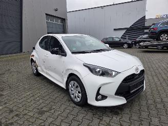 Toyota Yaris 1.5 Benz 92kw  / CAMERA / CarPLAY / 17DKM picture 12