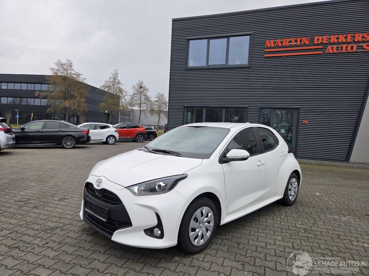 Toyota Yaris 1.5 Benz 92kw  / CAMERA / CarPLAY / 17DKM
