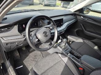 Skoda Octavia 1.5 TSi 110kw / CAMERA / NAVI picture 17