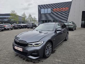 krockskadad bil auto BMW 3-serie 330e X-DRIVE / M-SPORT / PANO / HEAD UPP 2021/10