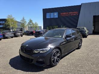 damaged passenger cars BMW 3-serie 320i -135KW M-SPORT / PANO /AUTOM 2021/6