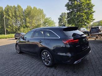 Kia Ceed PLUG-IN  HYBRIDE / AUTOMAAT / 34 DKM picture 3
