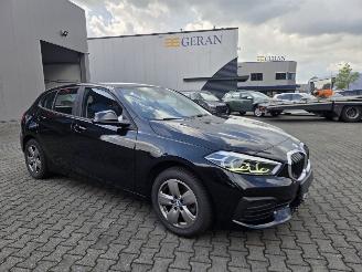skadebil auto BMW 1-serie 118i  / AUTOMAAT 2022/10